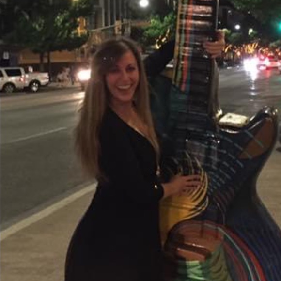 Meet your Posher, Billie Jo - Picture 2 of 5